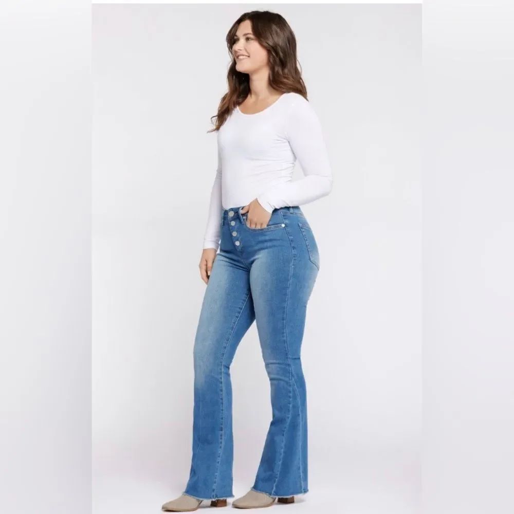 Sz 12 Seven7 light wash High Rise Flare Jeans